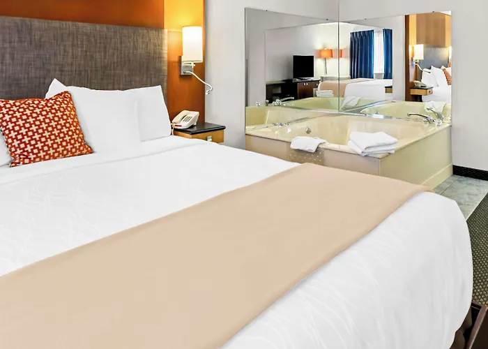 Americas Best Value Inn & Suites - Tahquamenon Country